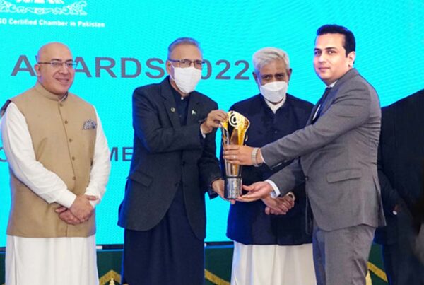Jazib-Zaman-receiving-Presidential-Exports-Trophy 2022